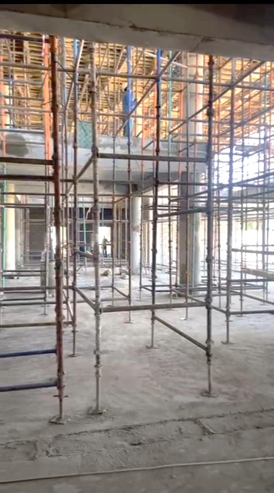 متابعة الأعمال الهندسية بالموقع